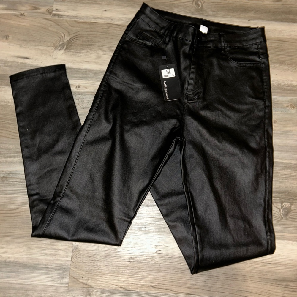 Skinny leather pants 
Never worn still has tags